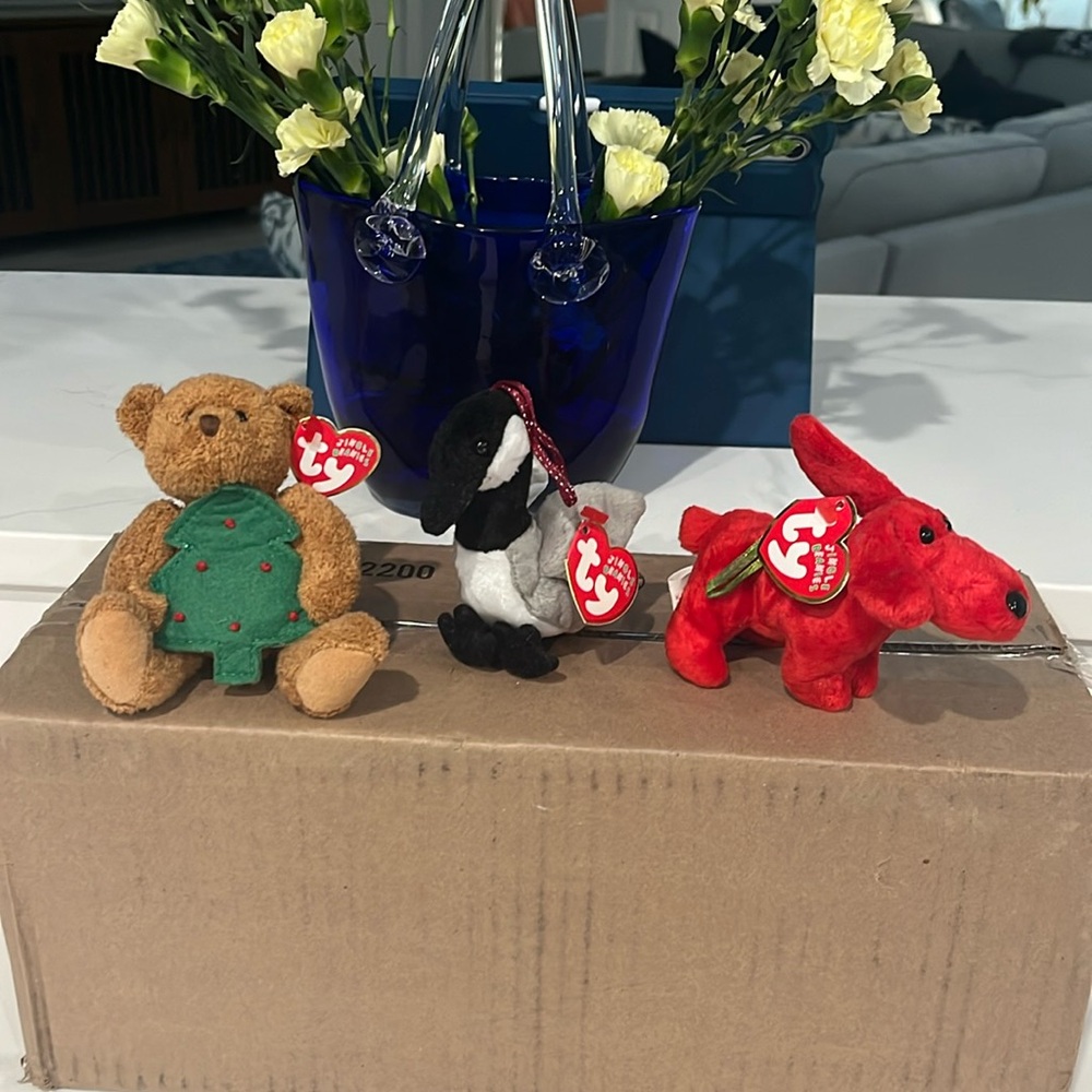 Three TY Jingle Beanies. Twinkling, Loosy and Rover .